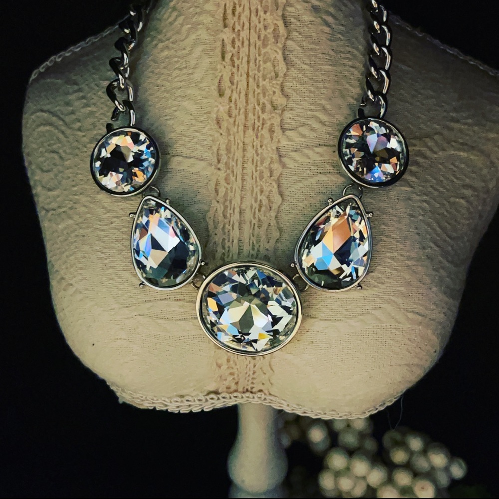 Paparazzi White Rhinestone Set 😍 - Picture 2 of 6